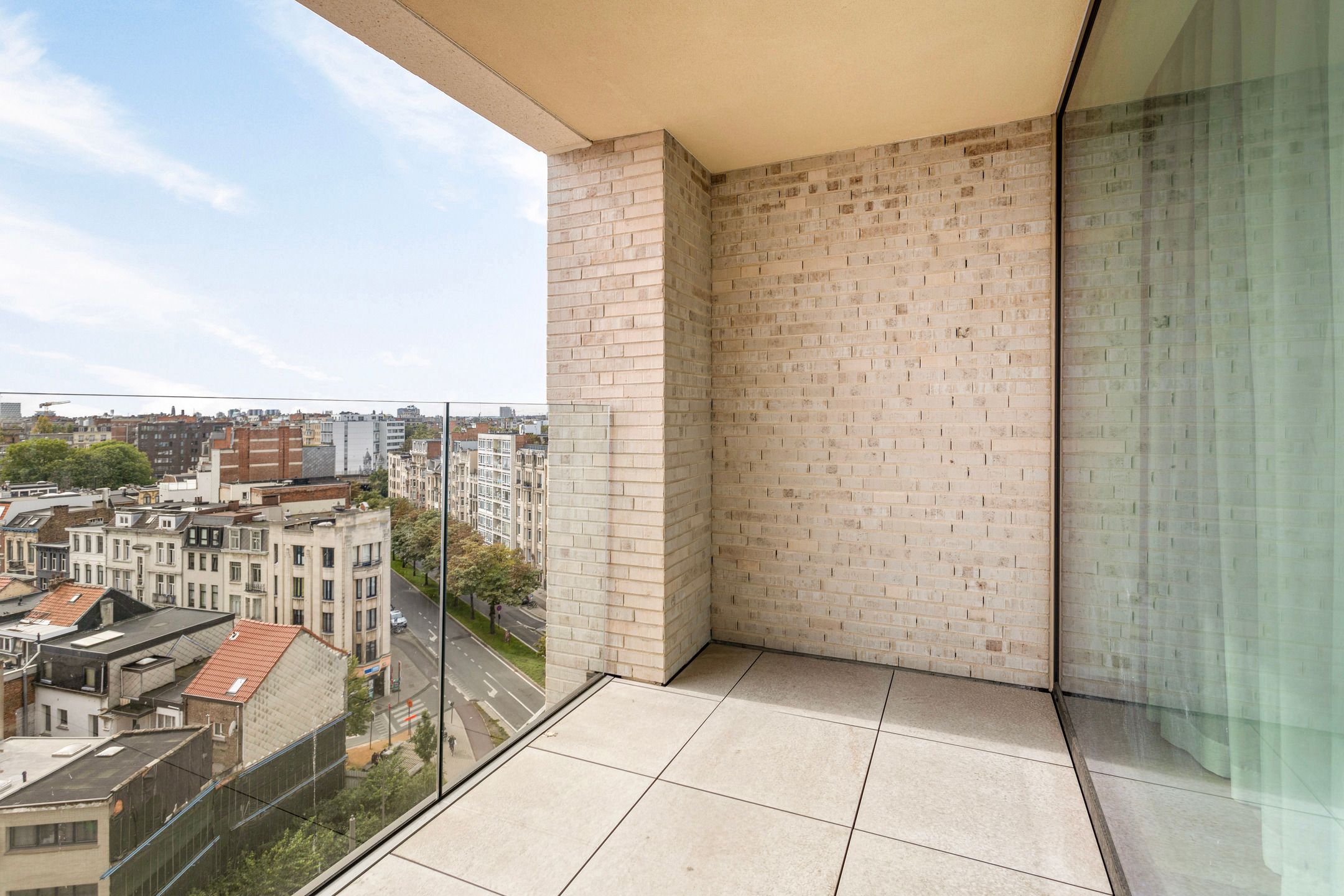 ANTWERPEN - Ruim drie-slaapkamerappartement met parking nabij Stadspark foto 12
