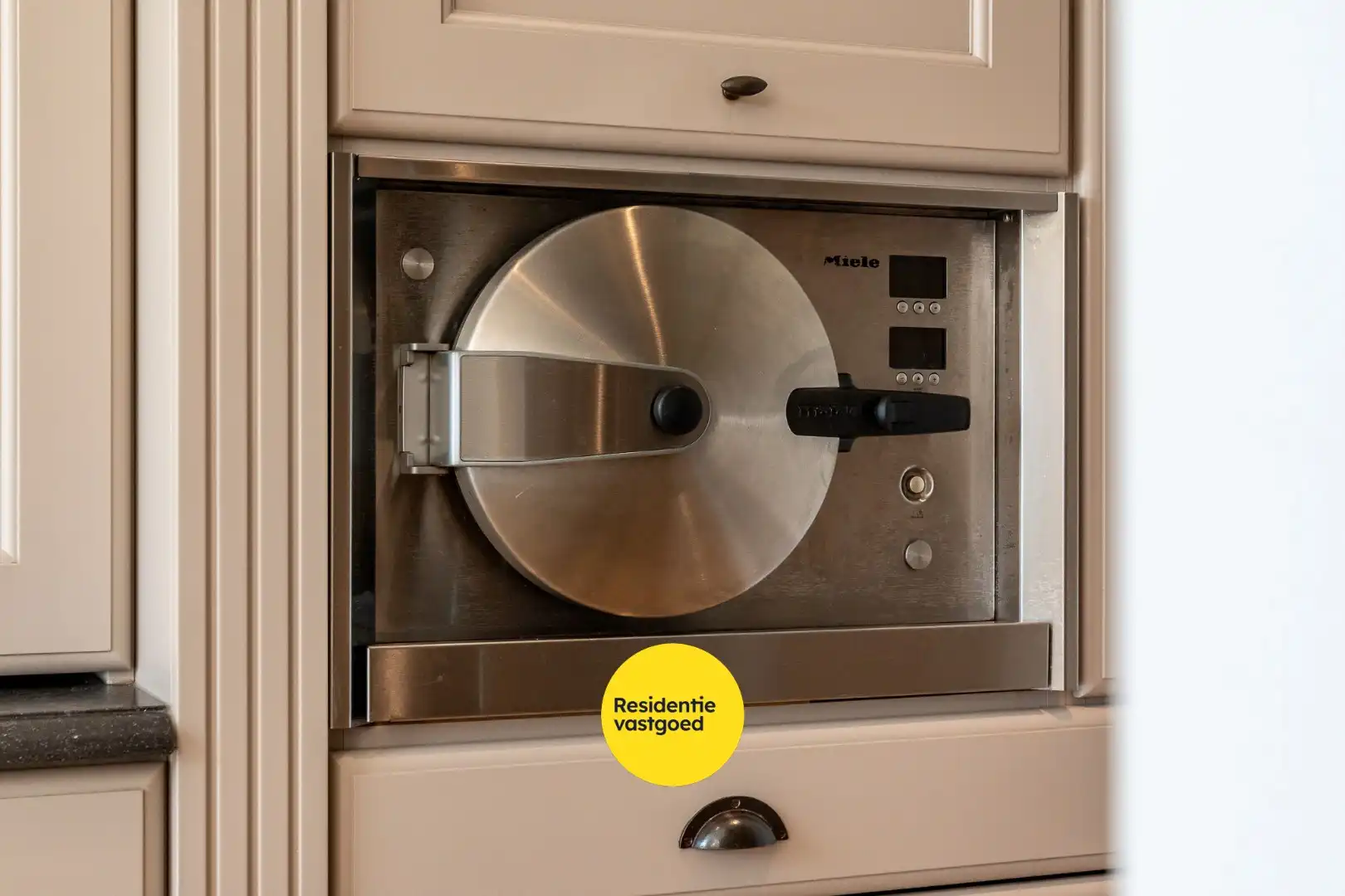 Exclusieve villa met zwembad en poolhouse in de nieuwe St-Annawijk te Sint-Andries foto 8