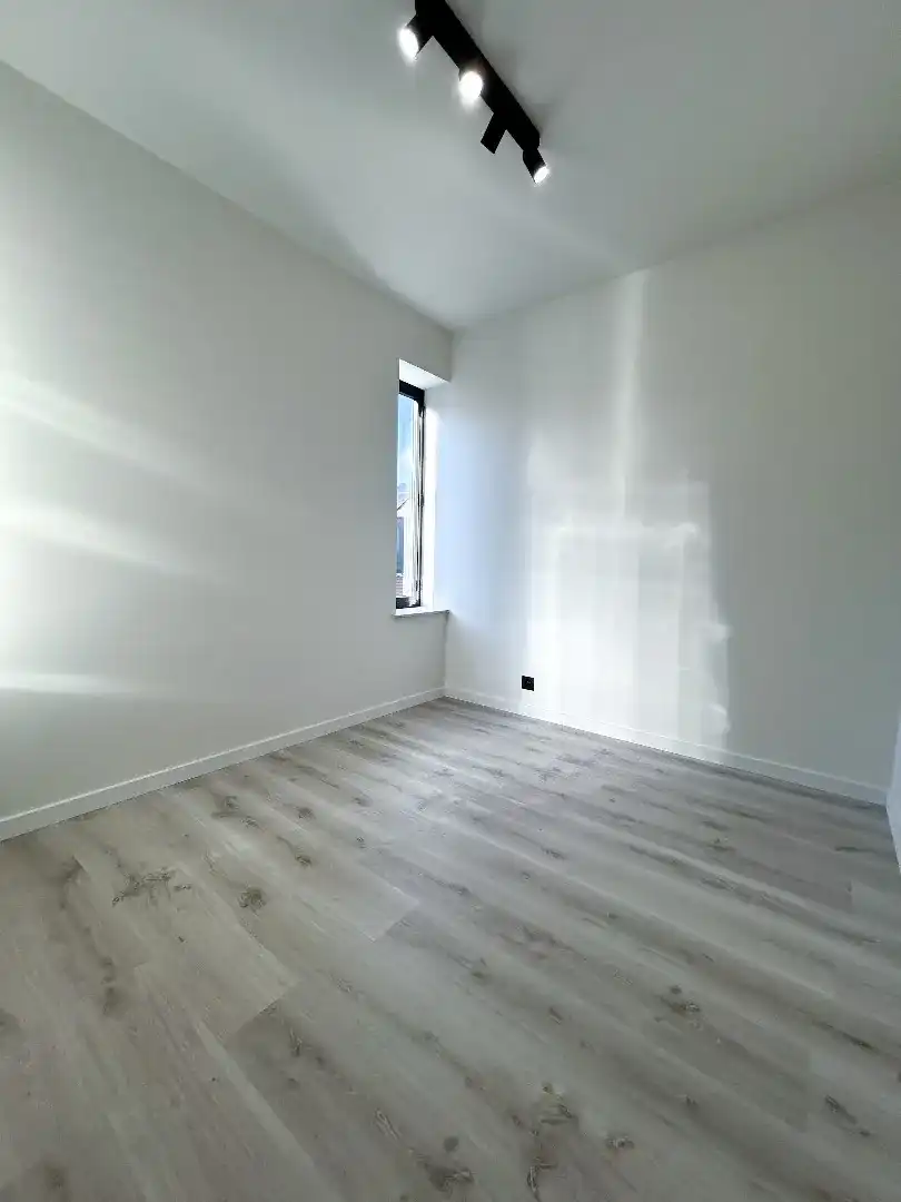 Prachtig gerenoveerd appartement met 2 slaapkamers foto 9