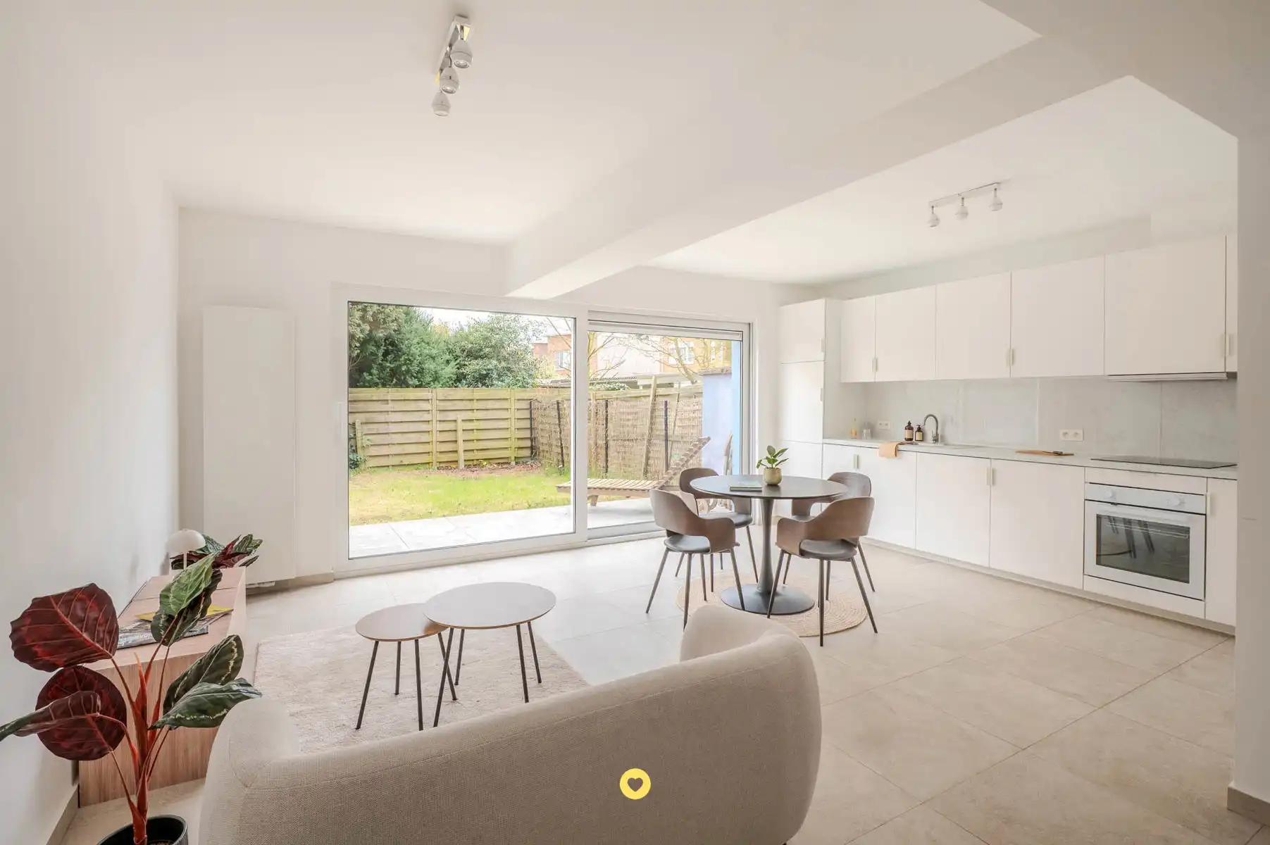 Energiezuinige gelijkvloerse studio met zonnige tuin in Wilrijk foto {{pictureIndex}}