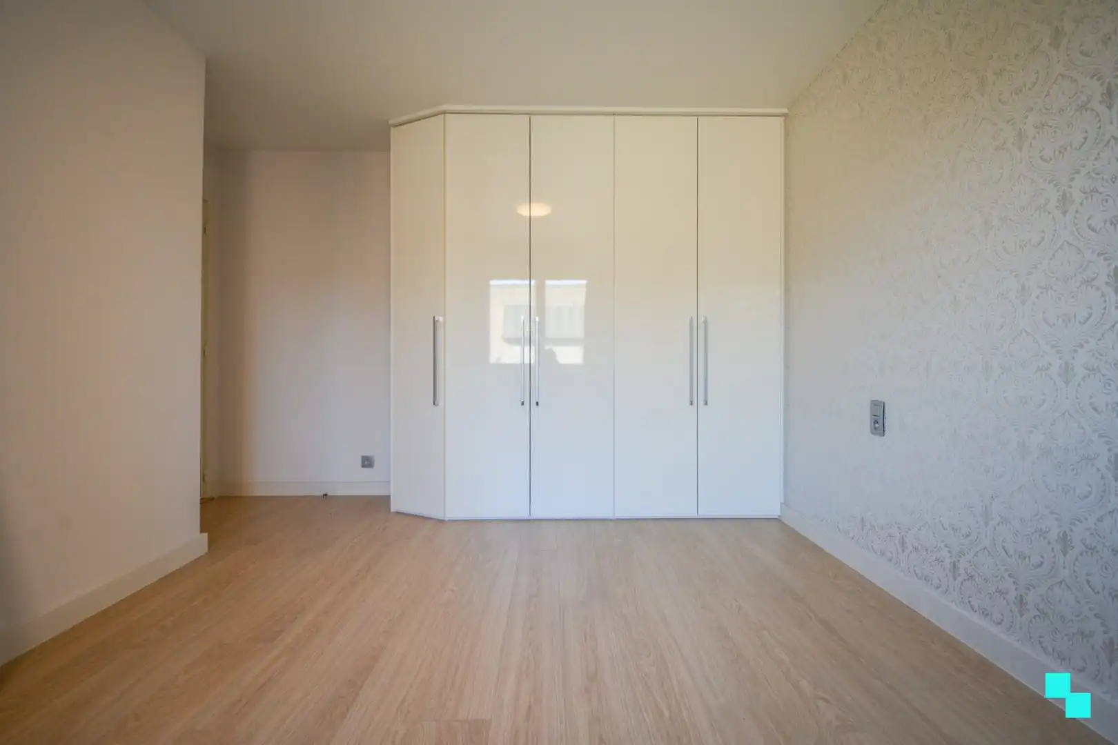 Gerenoveerd 3-slaapkamer appartement te Roeselare foto 20