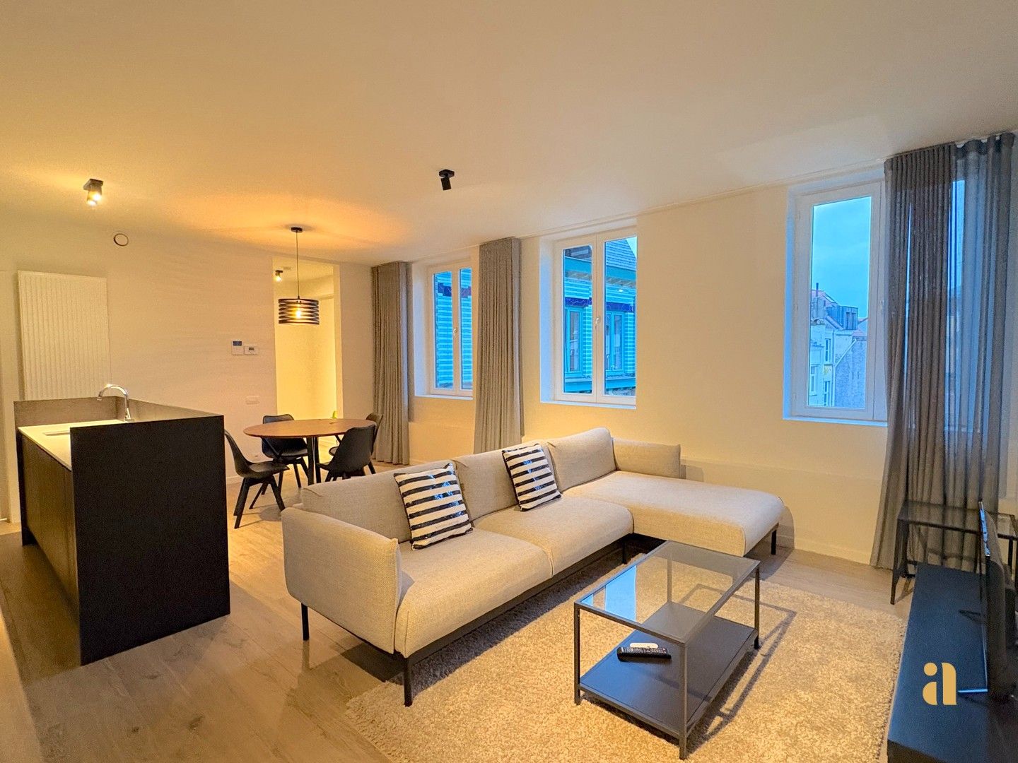 Luxueus gemeubeld appartement te huur foto {{pictureIndex}}