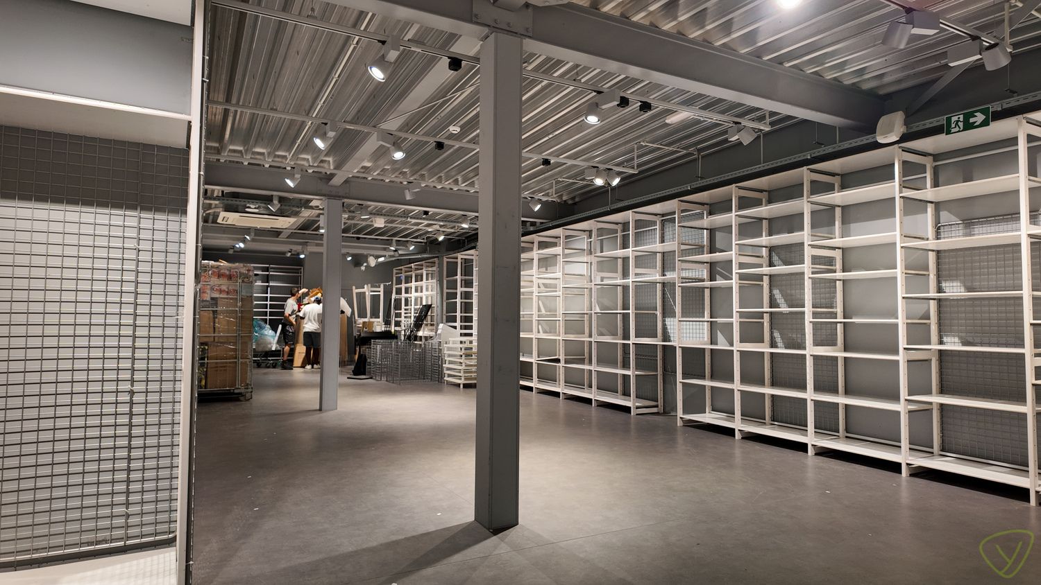Exclusieve handelsruimte te huur op één van de commercieel gunstigste locaties te Eeklo! foto 6