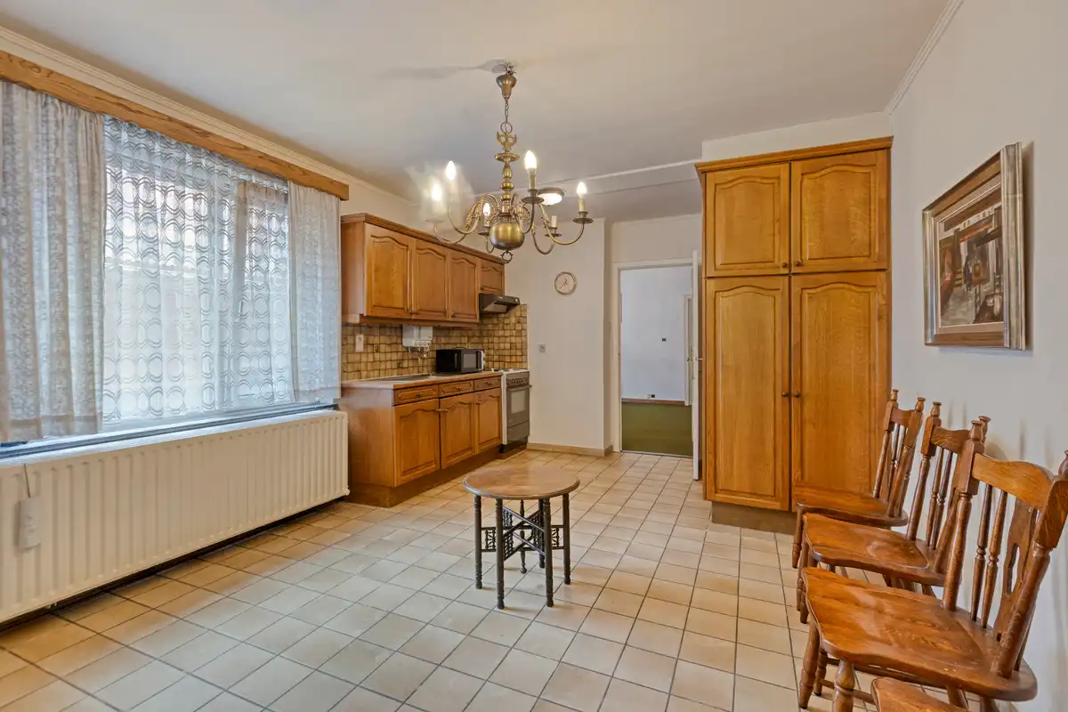 Te renoveren rijwoning in hartje Bilzen foto 10