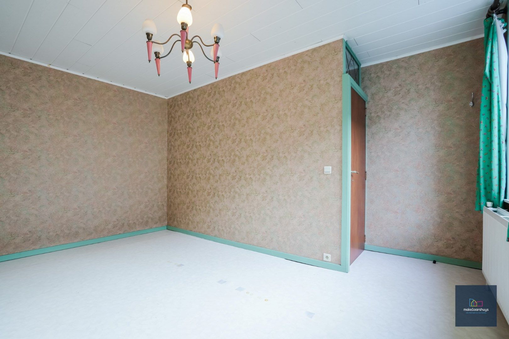 Te renoveren woning met aangename buitenruimte foto 8