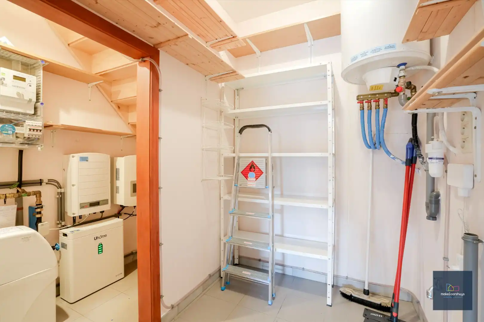 Verzorgde woning in rij met tuin en dubbele garage foto 10