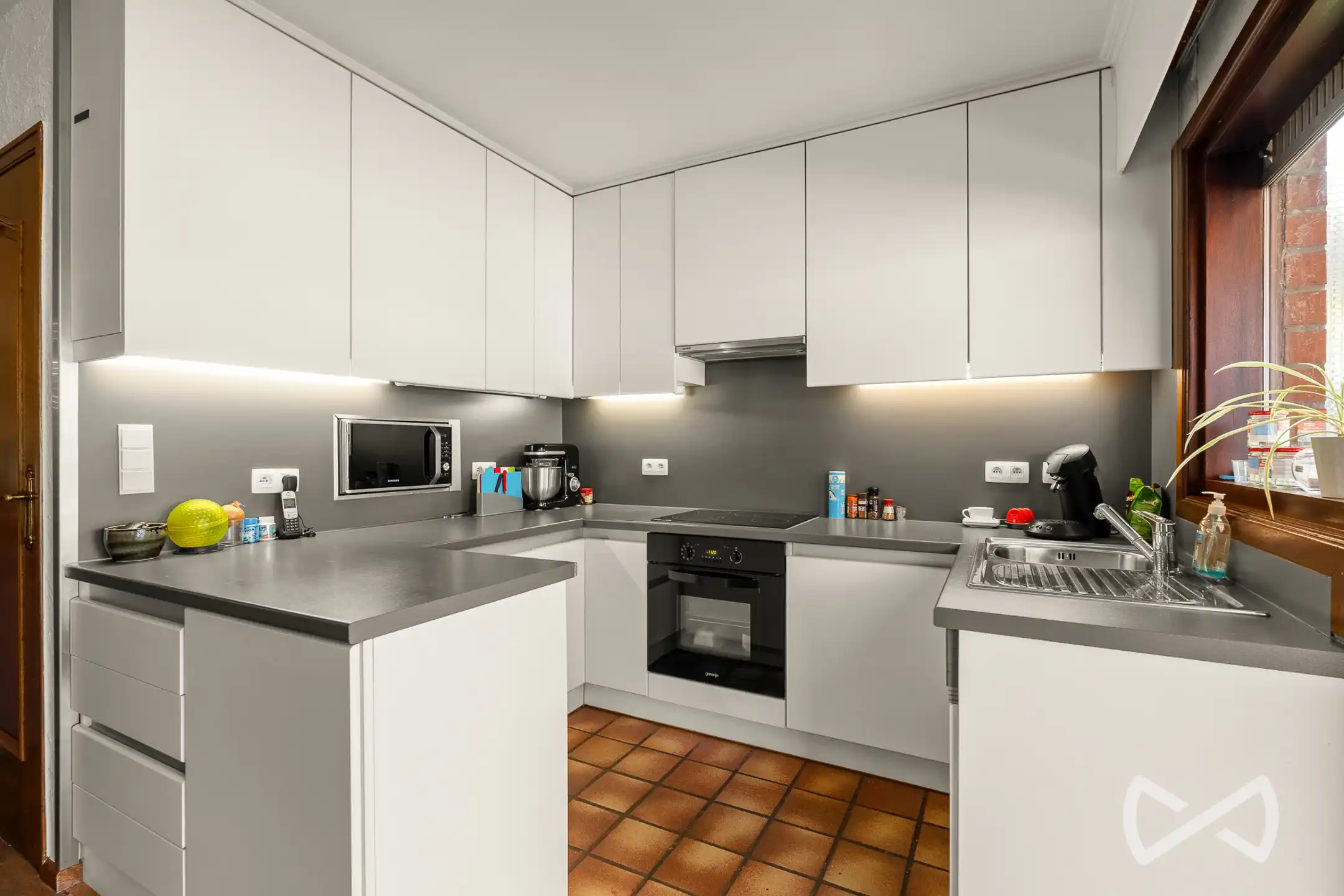 TE KOOP | Veelzijdig pand met 5 kamers en atelier van 80 m² foto 12