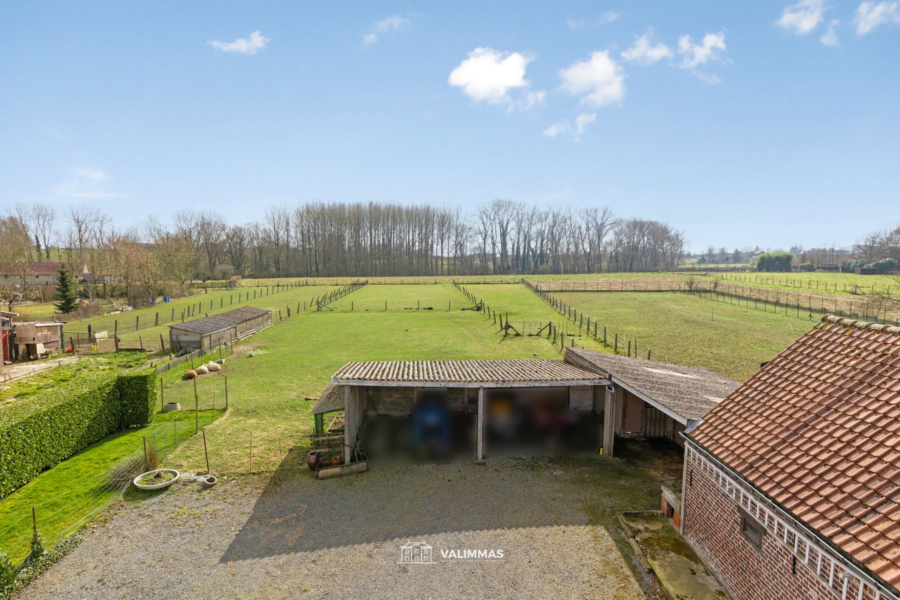 Landelijk gelegen hoeve op 40 are, met bijgebouwen en weide foto 8