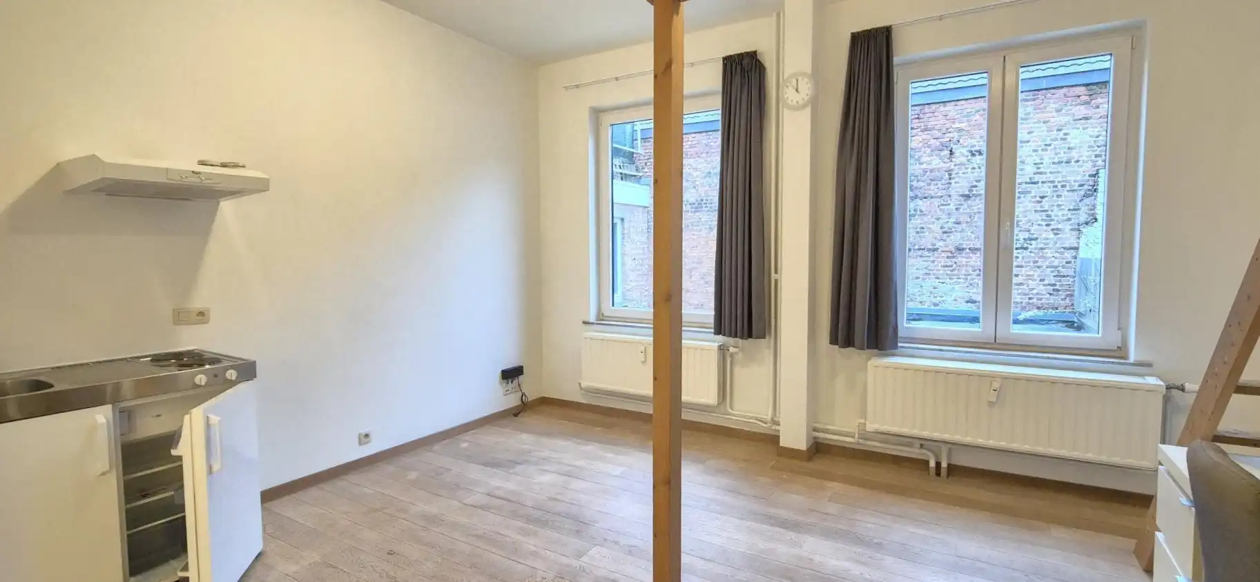Rustig gelegen studio met grote ramen in het hart van Leuven foto 2