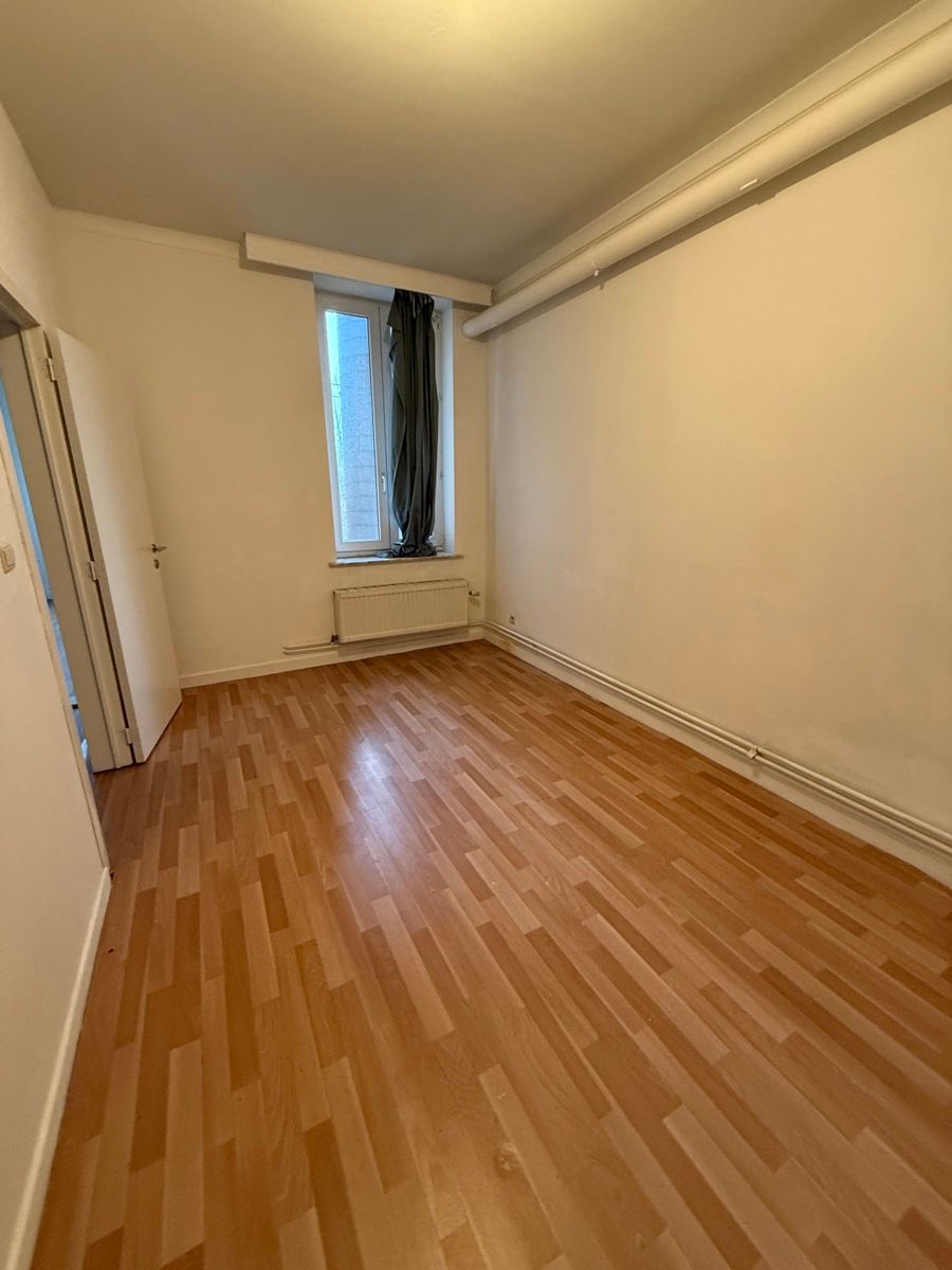 Appartement met 2 slaapkamers in de bruisende handelsstraat Vennestraat te huur! foto 5