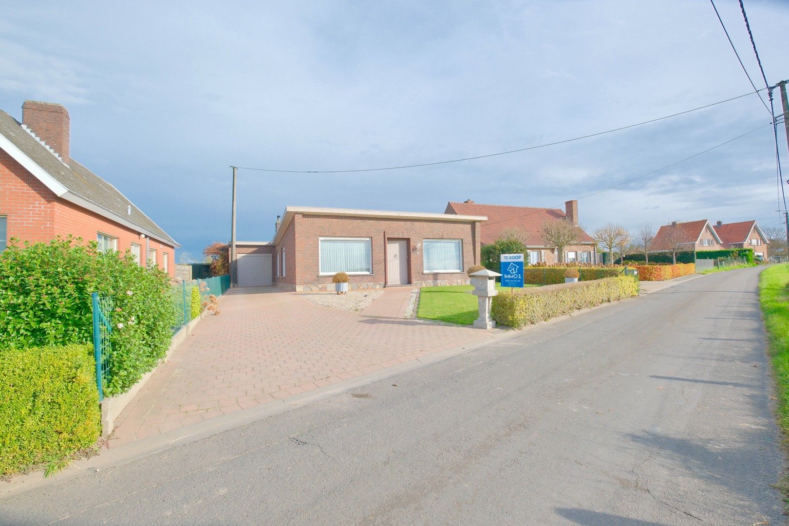 Rustig gelegen bungalow met 3 slpks en garage op 800 m²! foto 2