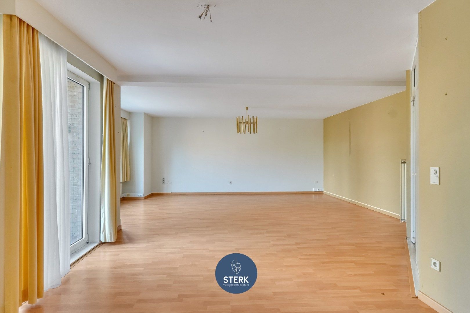 APPARTEMENT MET EEN RUIM TERRAS IN HET CENTRUM VAN LANAKEN !  foto 7