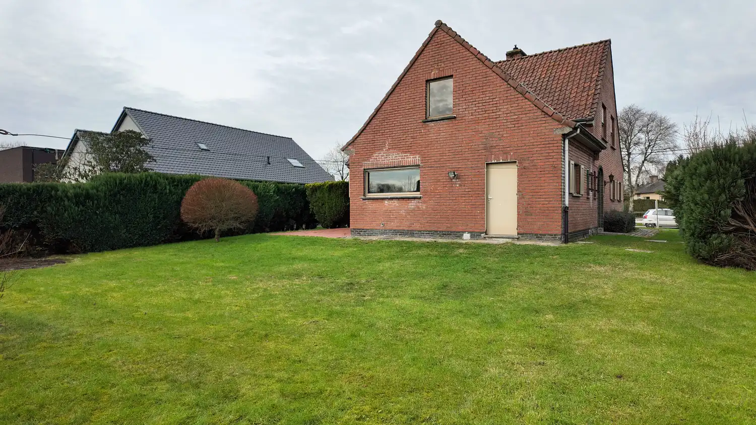 Ruime gezinswoning met grote tuin te huur in Zomergem! foto 13