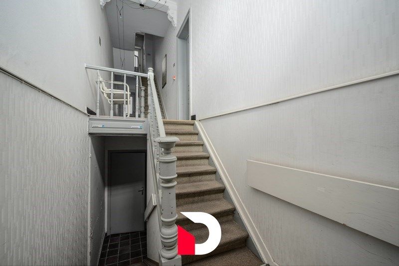 Eclectische burgerwoning op de rand van de historische stadskern foto 4