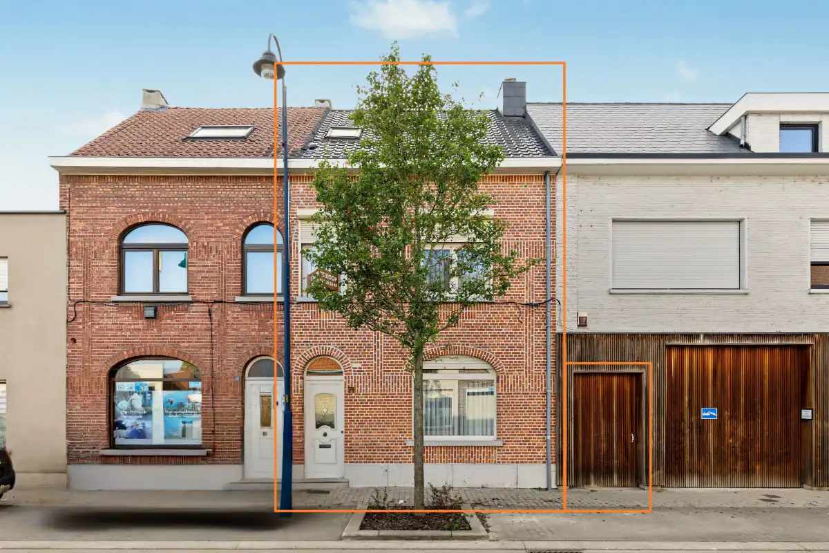 Hoofdfoto van de publicatie: Gunstig gelegen rijwoning met zonnige tuin en praktische zijdoorgang