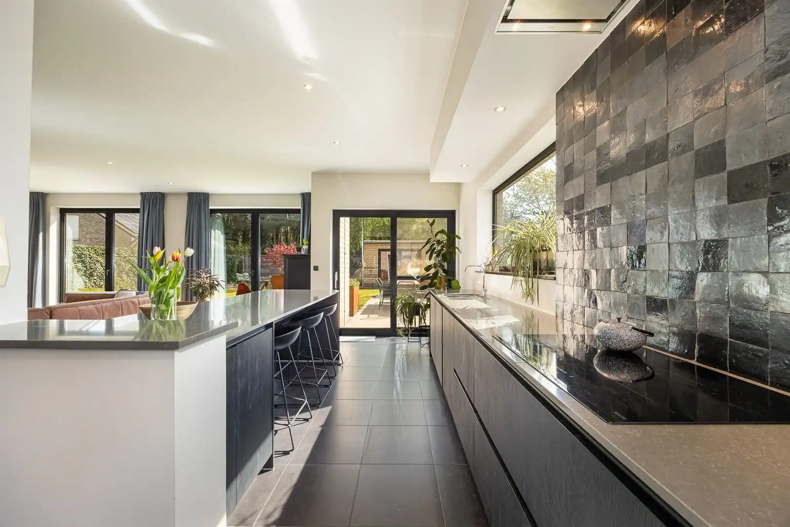     Stijlvol wonen met veel ruimte en licht op toplocatie foto 5