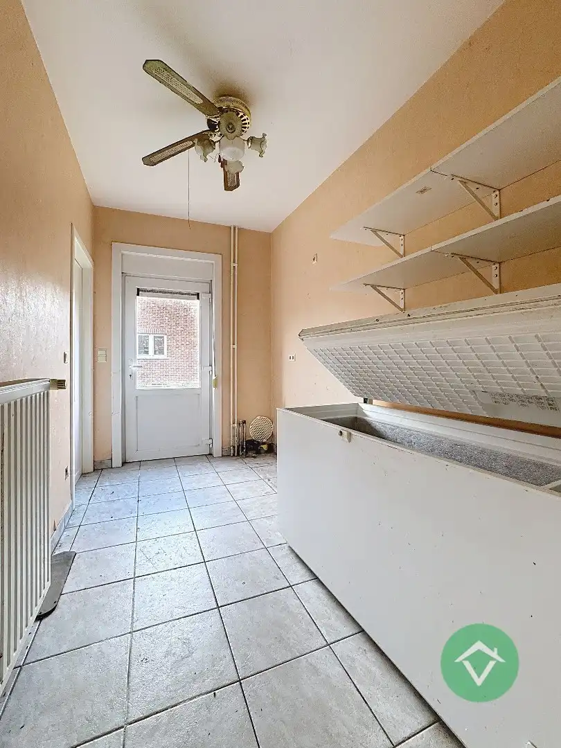 Alleenstaande woning met naastliggend stuk bouwgrond en weide te Eernegem foto 27