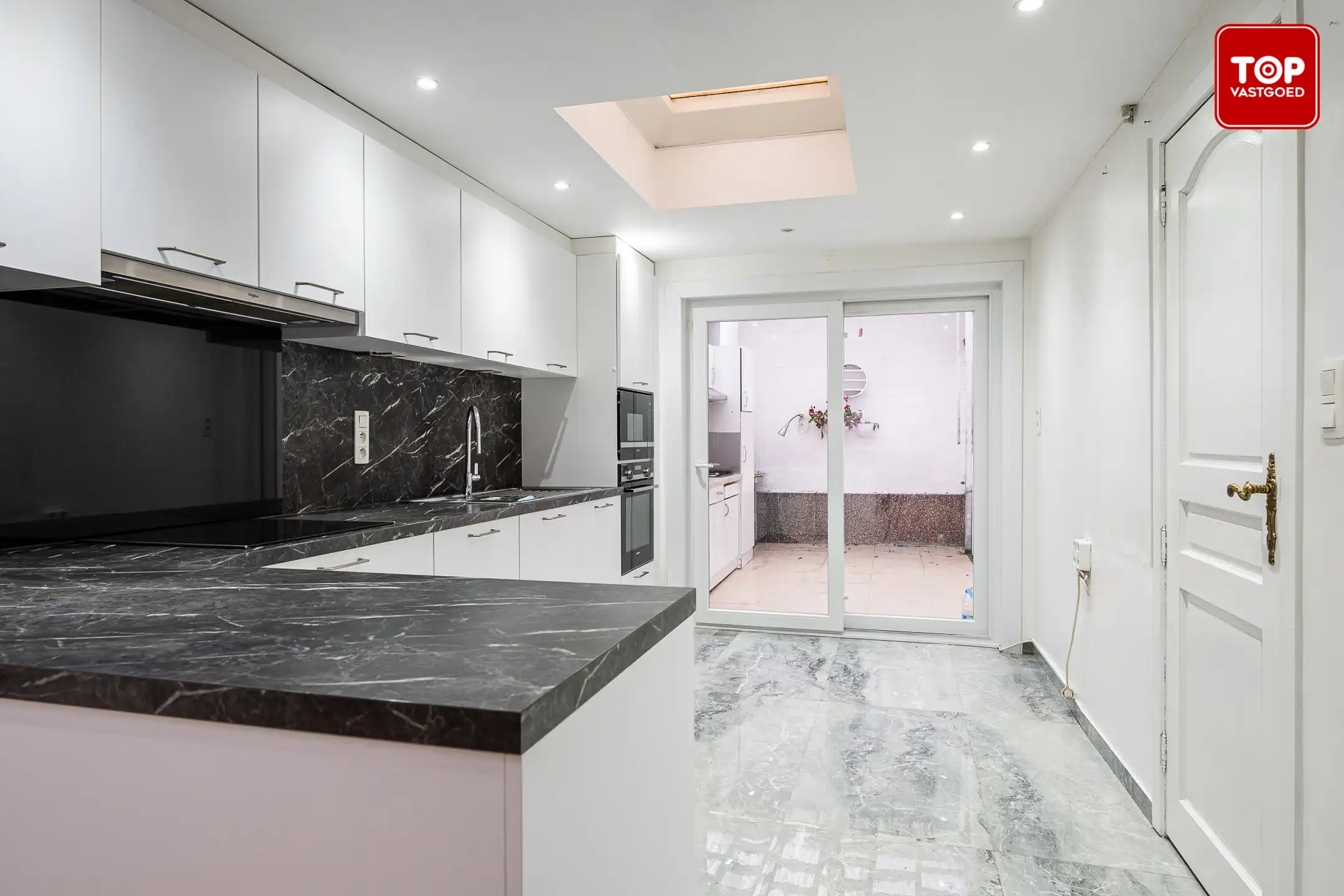 Instapklare woning met stadkskoer op gunstige locatie. foto 8