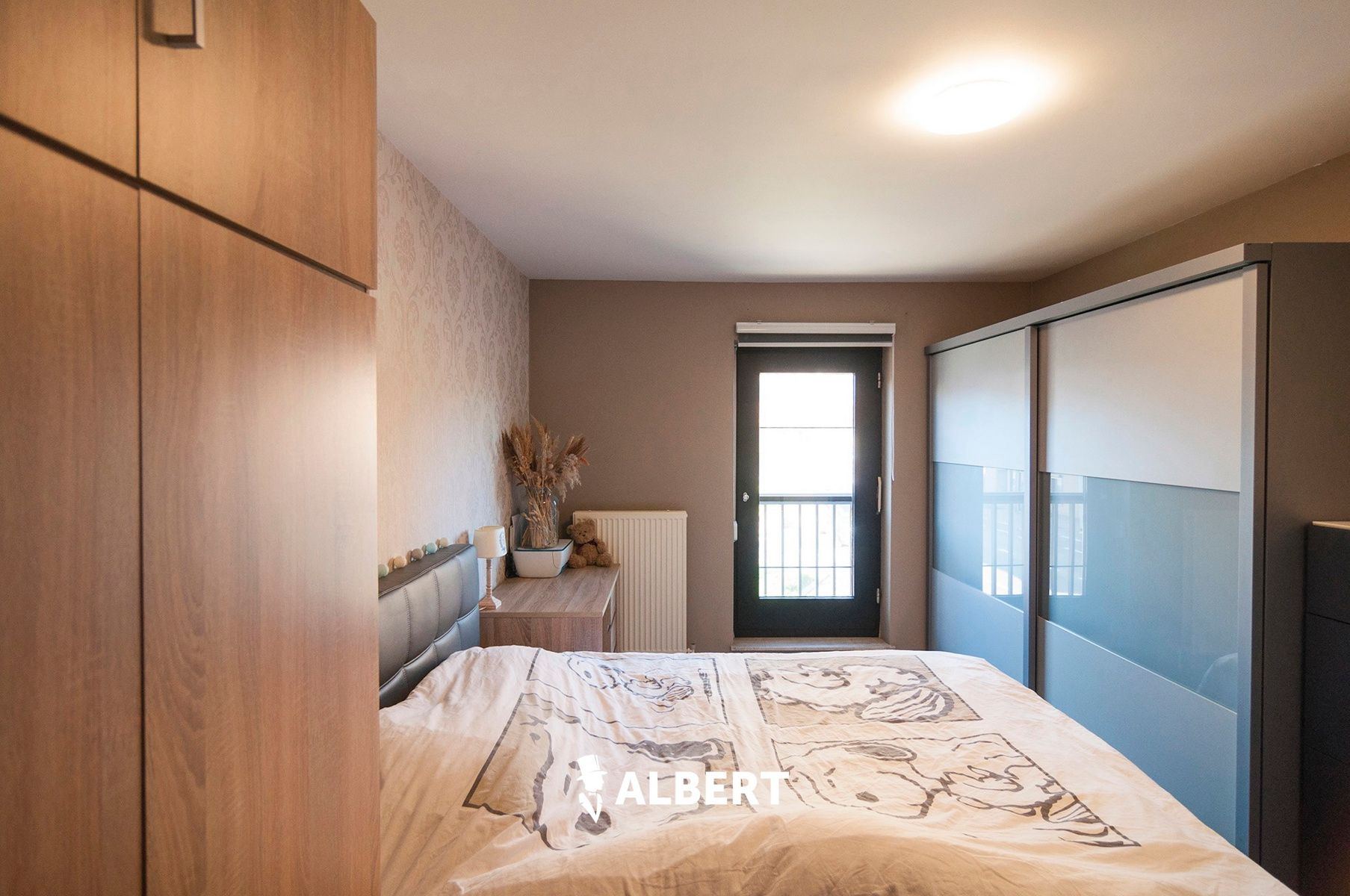 Instapklaar appartement , 2 Slaapkamers, met garage! foto 10