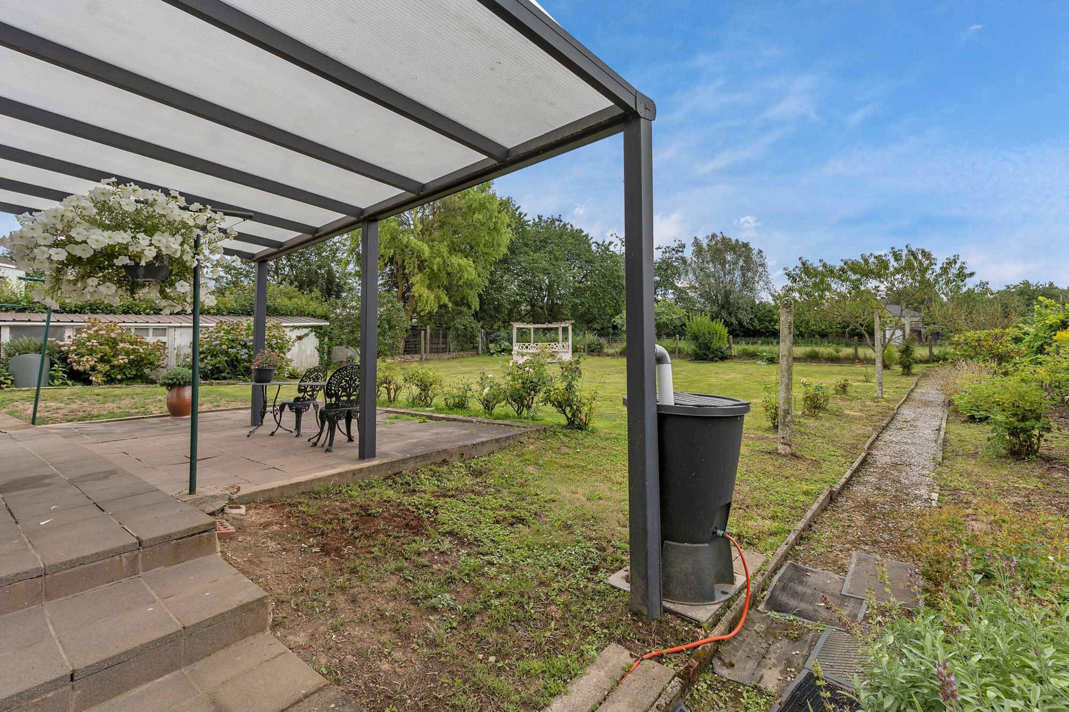 Te moderniseren gelijkvloerse woning op landelijke locatie foto 18