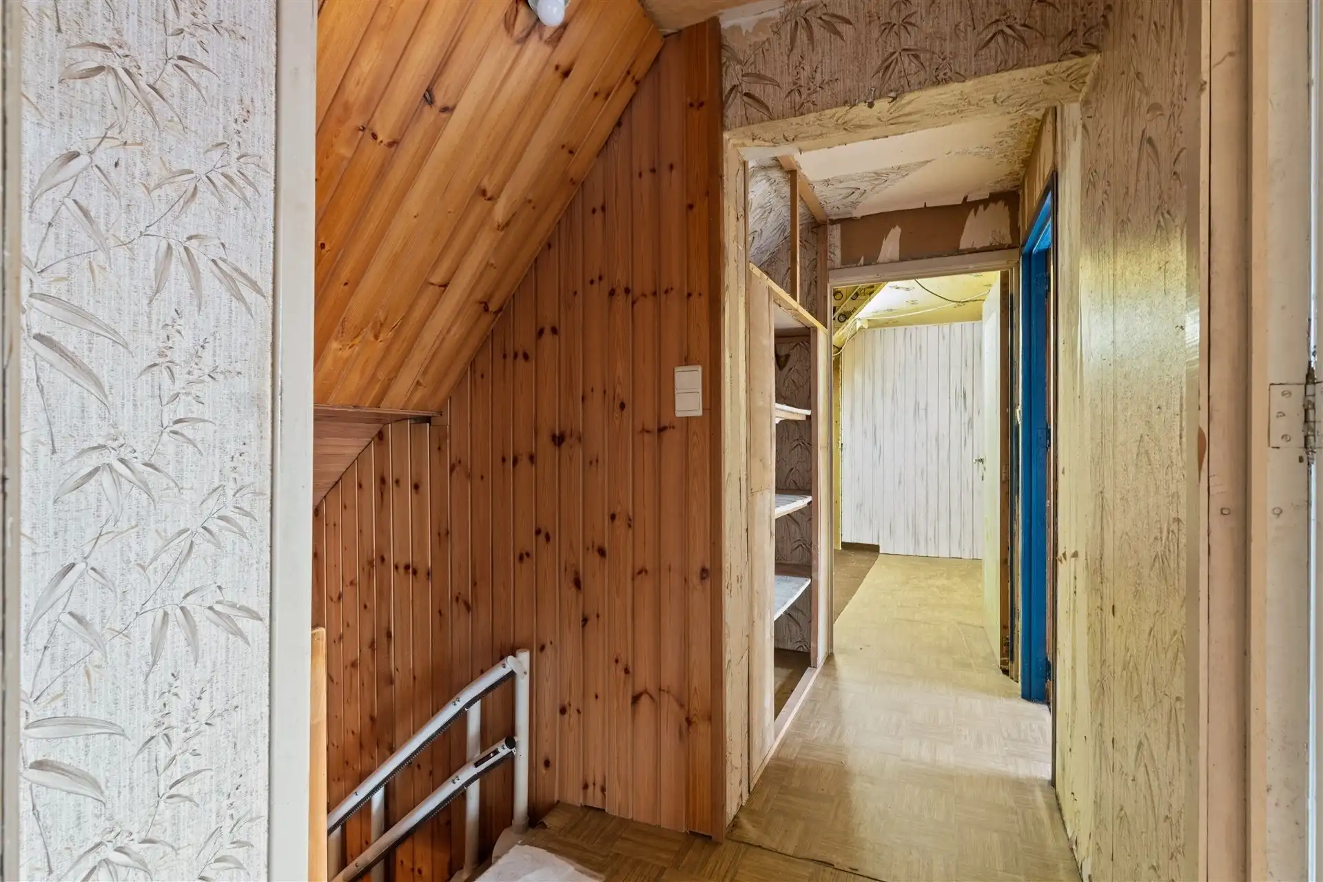 Te renoveren half open bebouwing met garage op centrale ligging te Oudegem foto 9