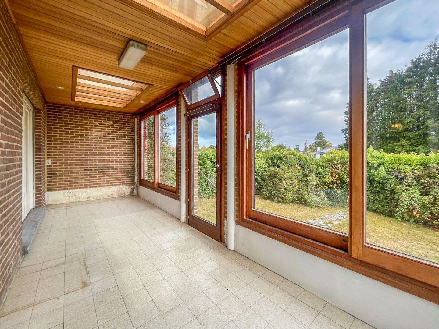 Te renoveren viergevelwoning met tuin foto 5