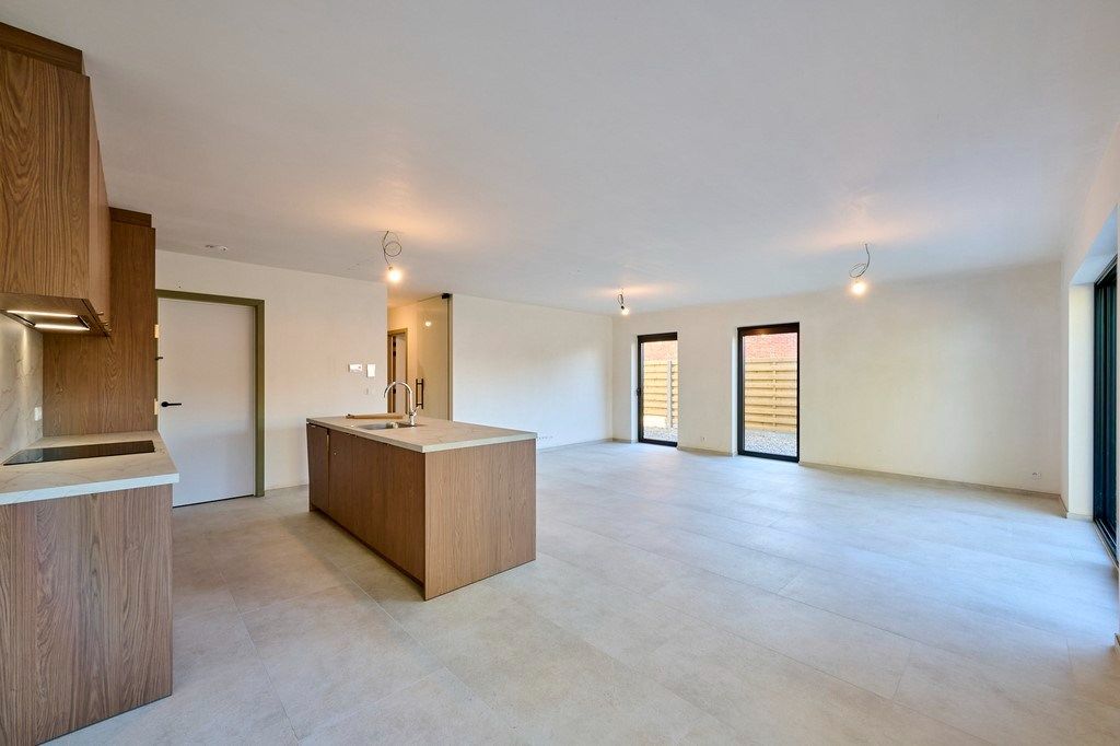 Ezaart 35 2400 Mol gelijkvloers te huur van 131 m² met Carport, tuin en buitenberging foto 6