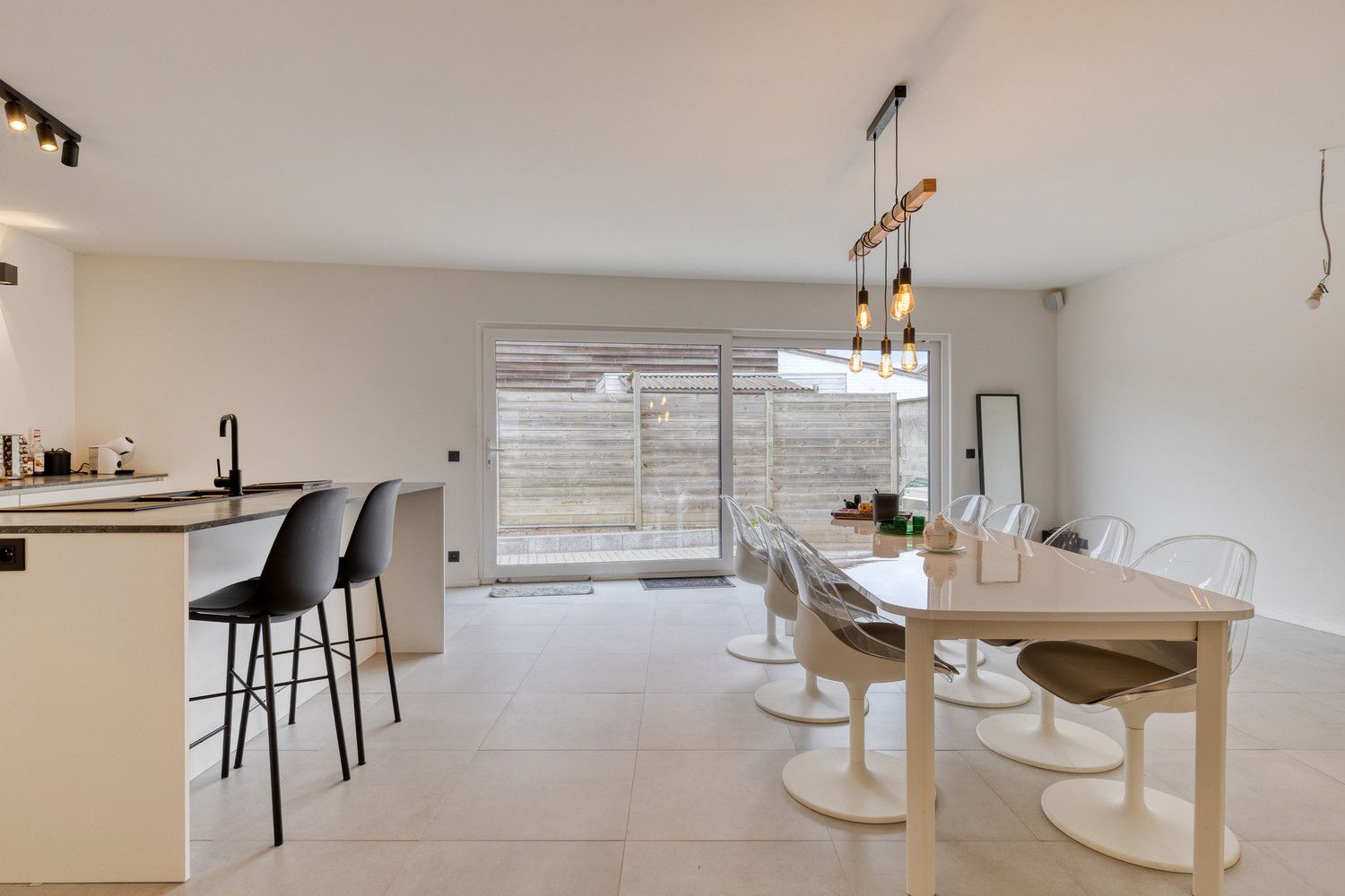INSTAPKLARE, VOLLEDIG VERNIEUWDE WONING, IN HET HART VAN ASSENT! foto 10
