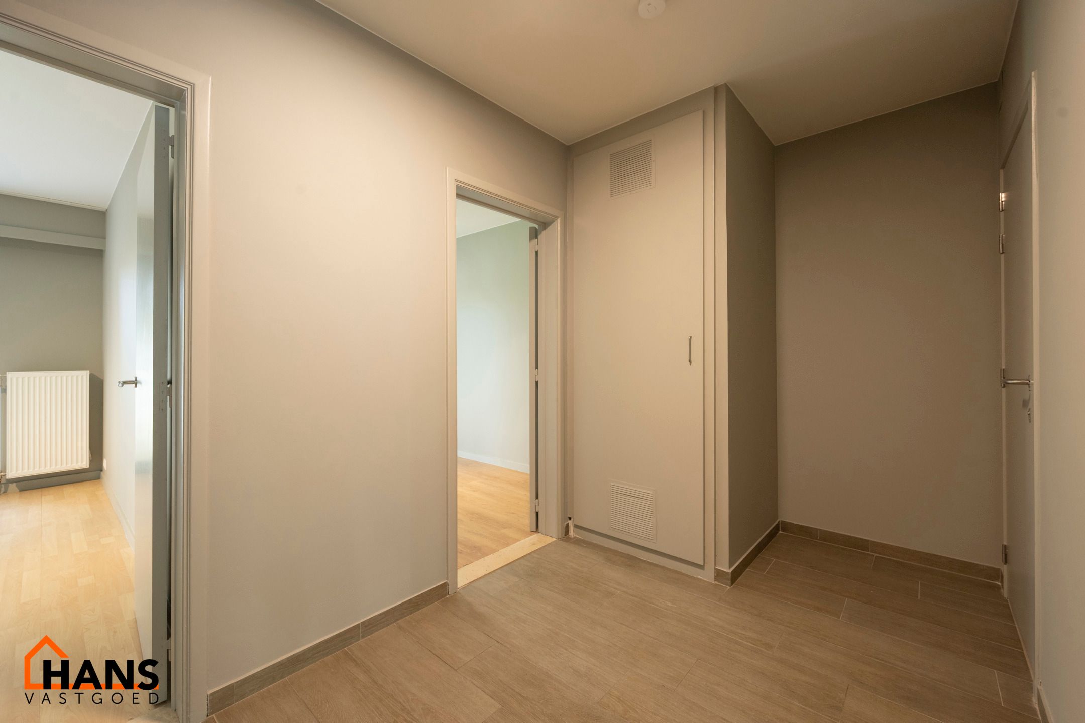 Gerenoveerd gelijkvloersappartement met tuin. foto 6