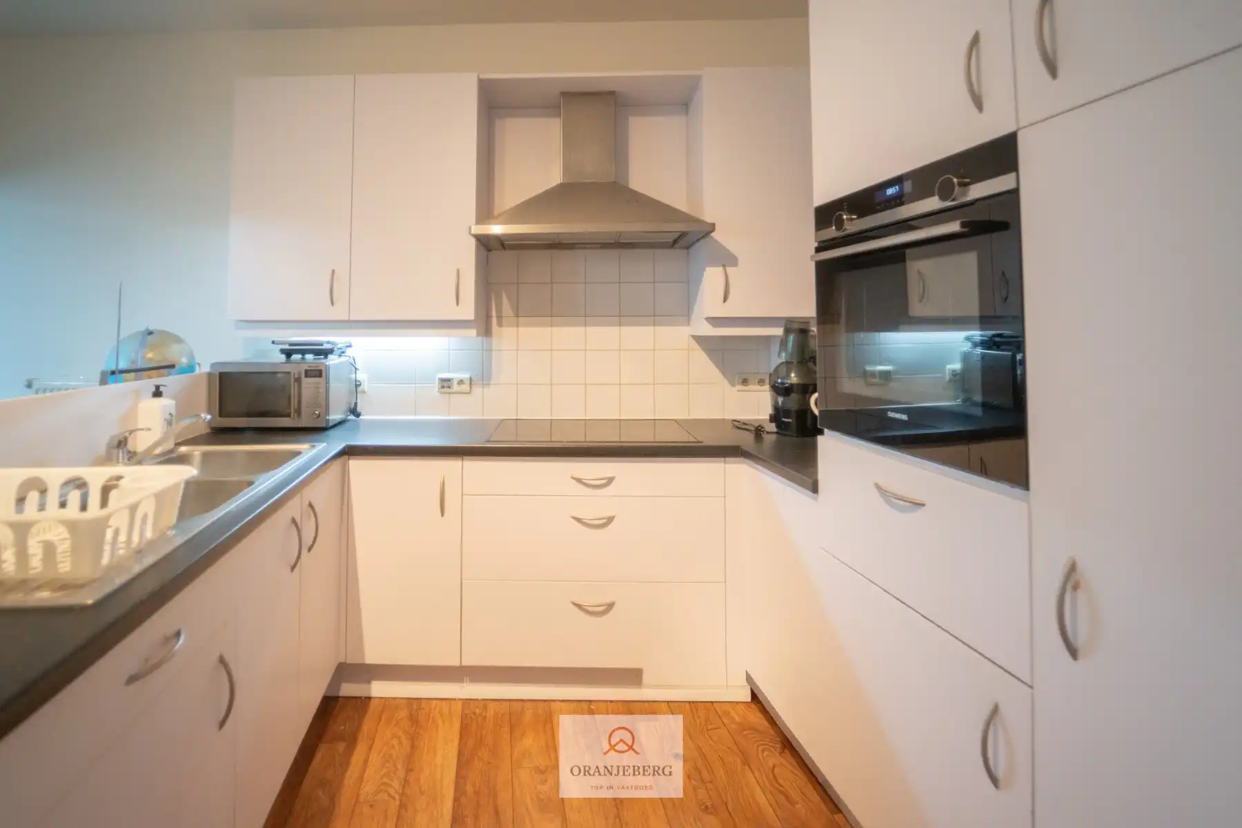Uniek gelegen appartement in hartje Gent op het Sint-Baafsplein foto 4