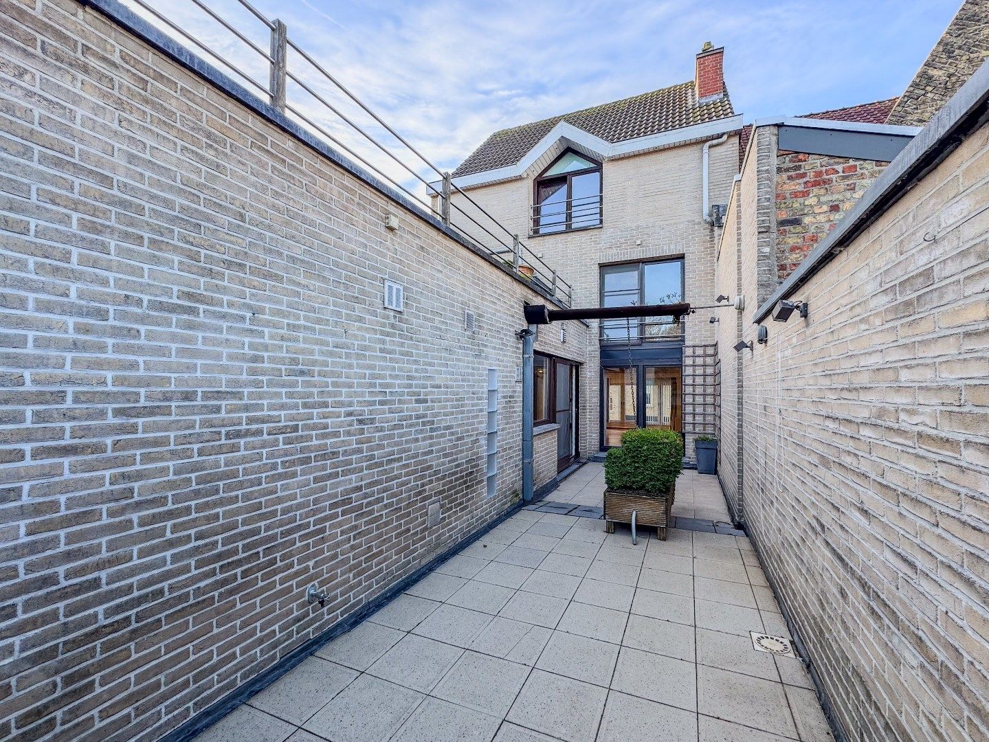 Ruime stadswoning met 3 slaapkamers een ruime terrassen. foto 12