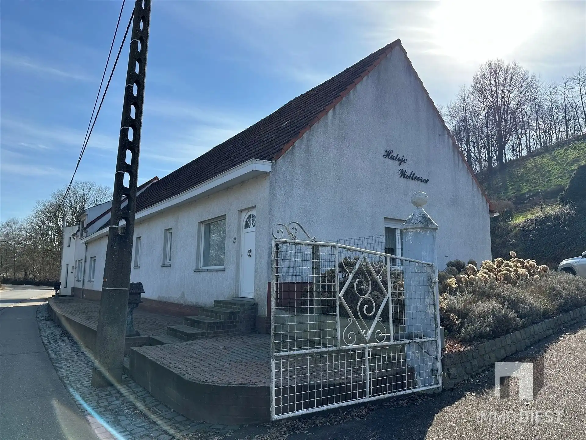 Woning met grote garage en stalling foto 40