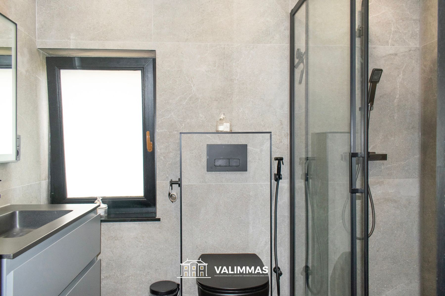 Ruime, instapklare woning met bijgebouw/studio en grote tuin foto 14