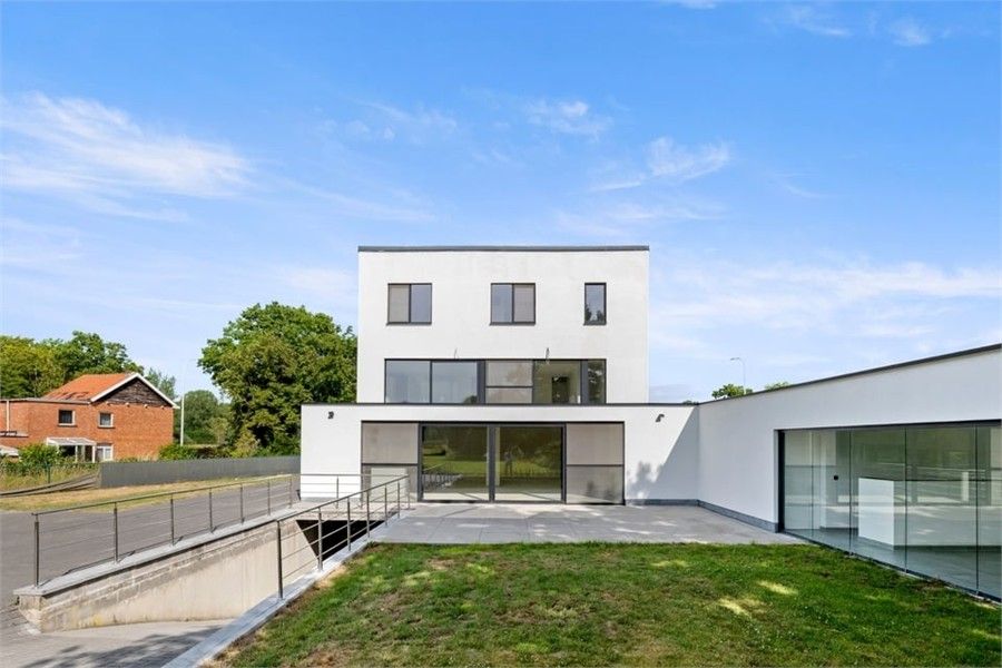 RUIME OPEN BEBOUWING MET KANTOOR EN ADEMBENEMEND ZICHT IN HASSELT foto 33