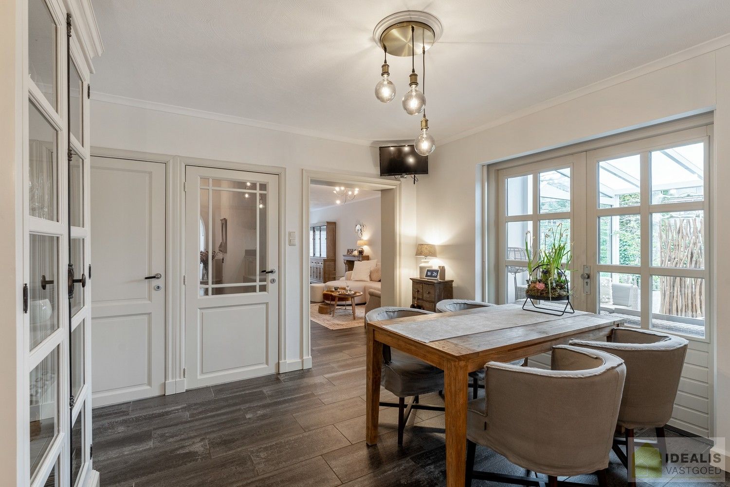 IDEALIS VASTGOED – Prachtige, stijlvolle woning mét B&B-gedeelte, van maar liefst +-315m² foto 11