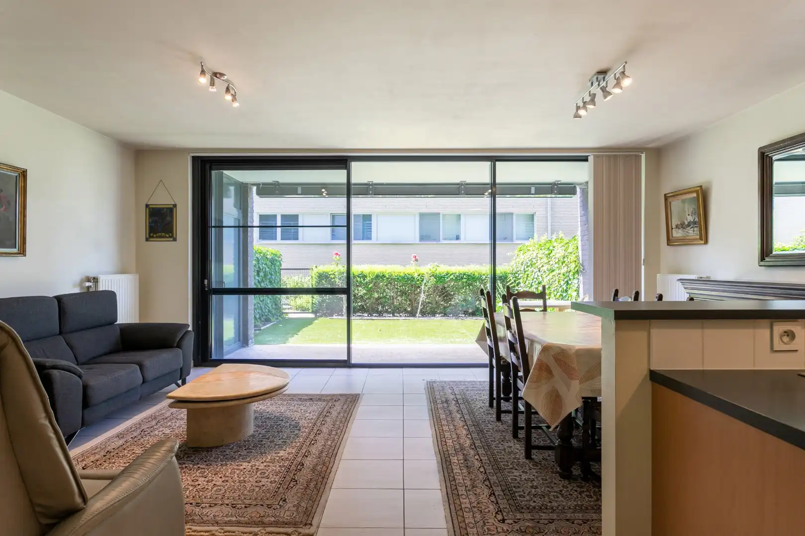 App met 2 slpk, tuin, kelder en staanplaats foto 4
