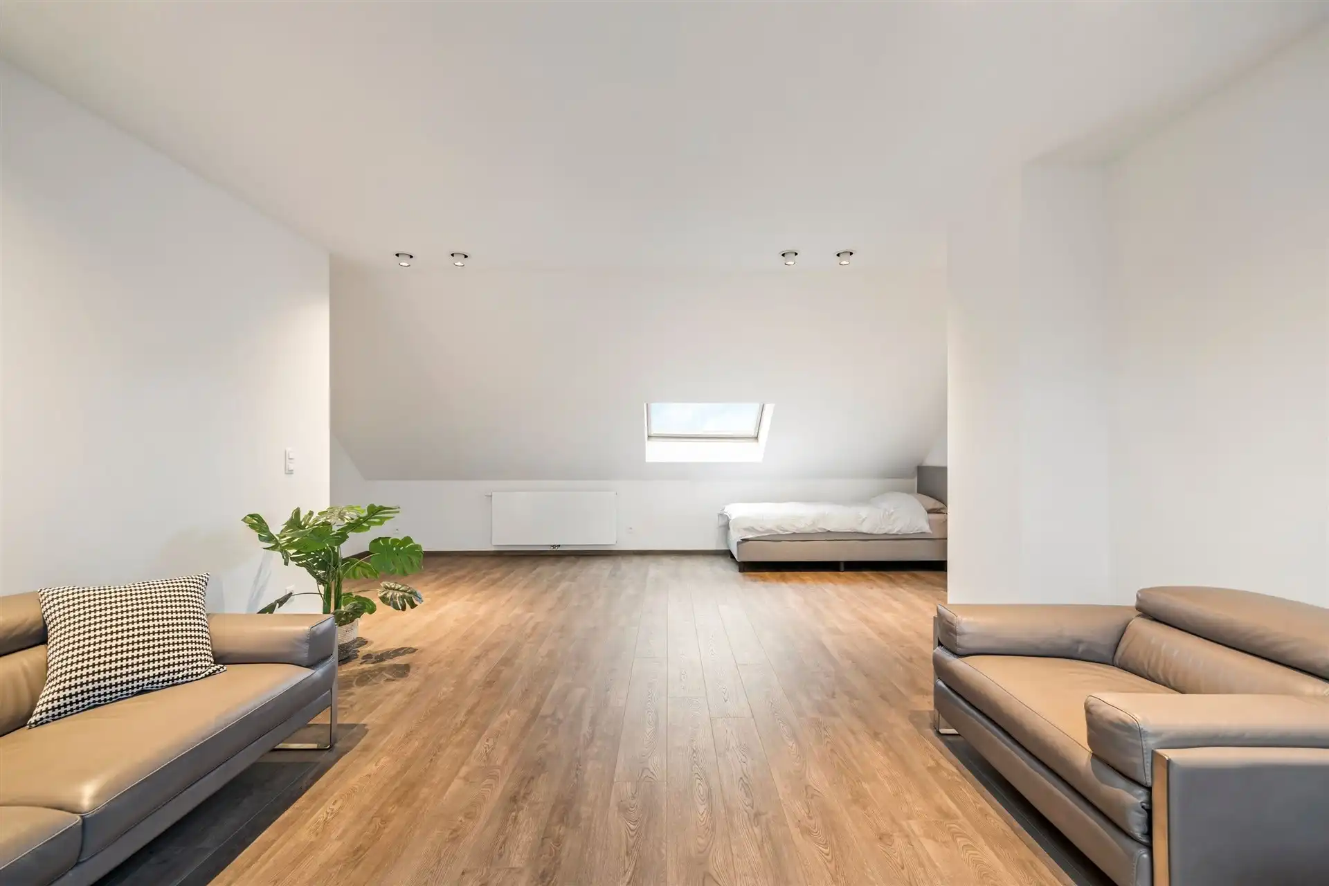 Uitzonderlijk ruim duplex appartement met loft allures in het hartje Sint-Niklaas (220m²) foto 17