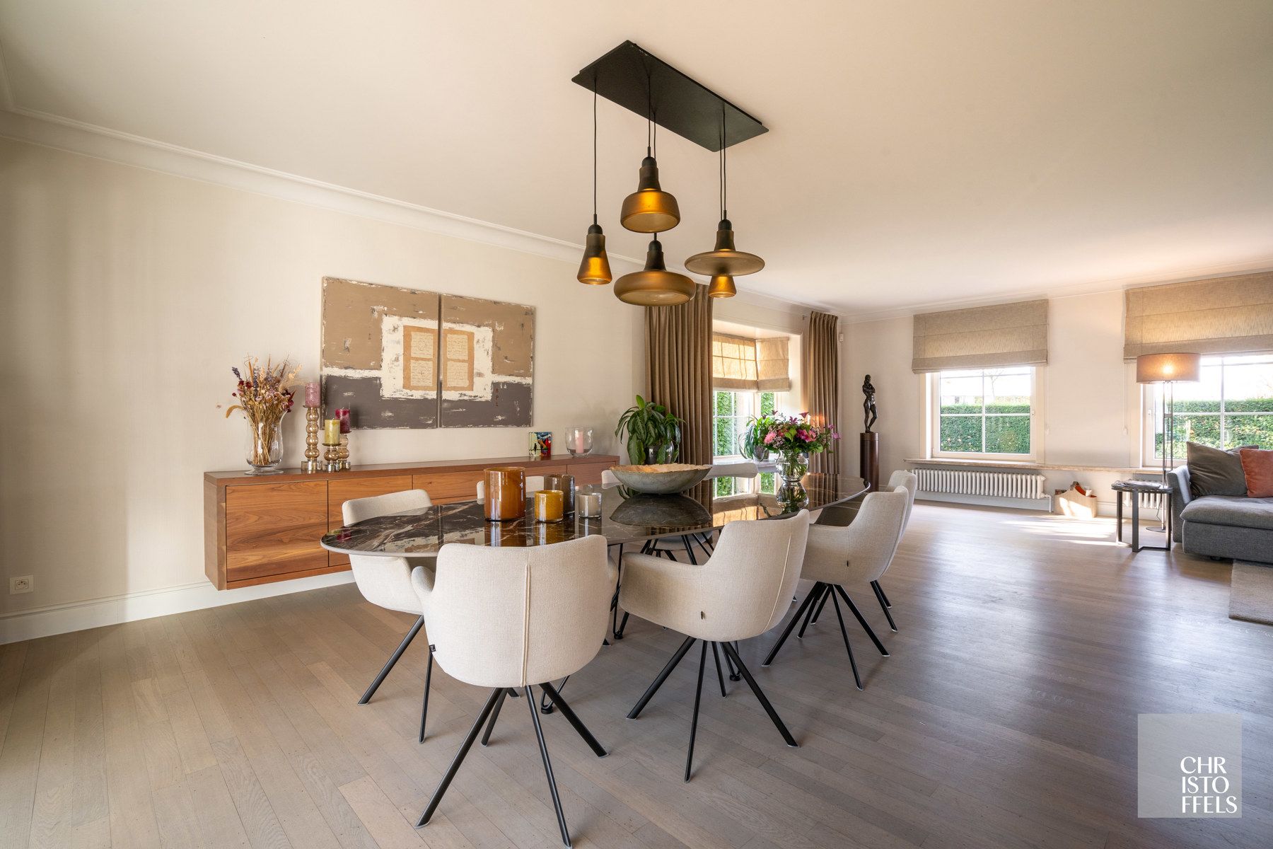 Eigentijdse villa (428m²) met zwembad en 2de woning (187m²) op perceel van 36a43ca.  foto 6
