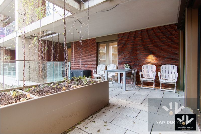 ASSISTENTIE-APPARTEMENT MET 2 SLPK EN RIANT TERRAS OP TOPLOCATIE foto 2