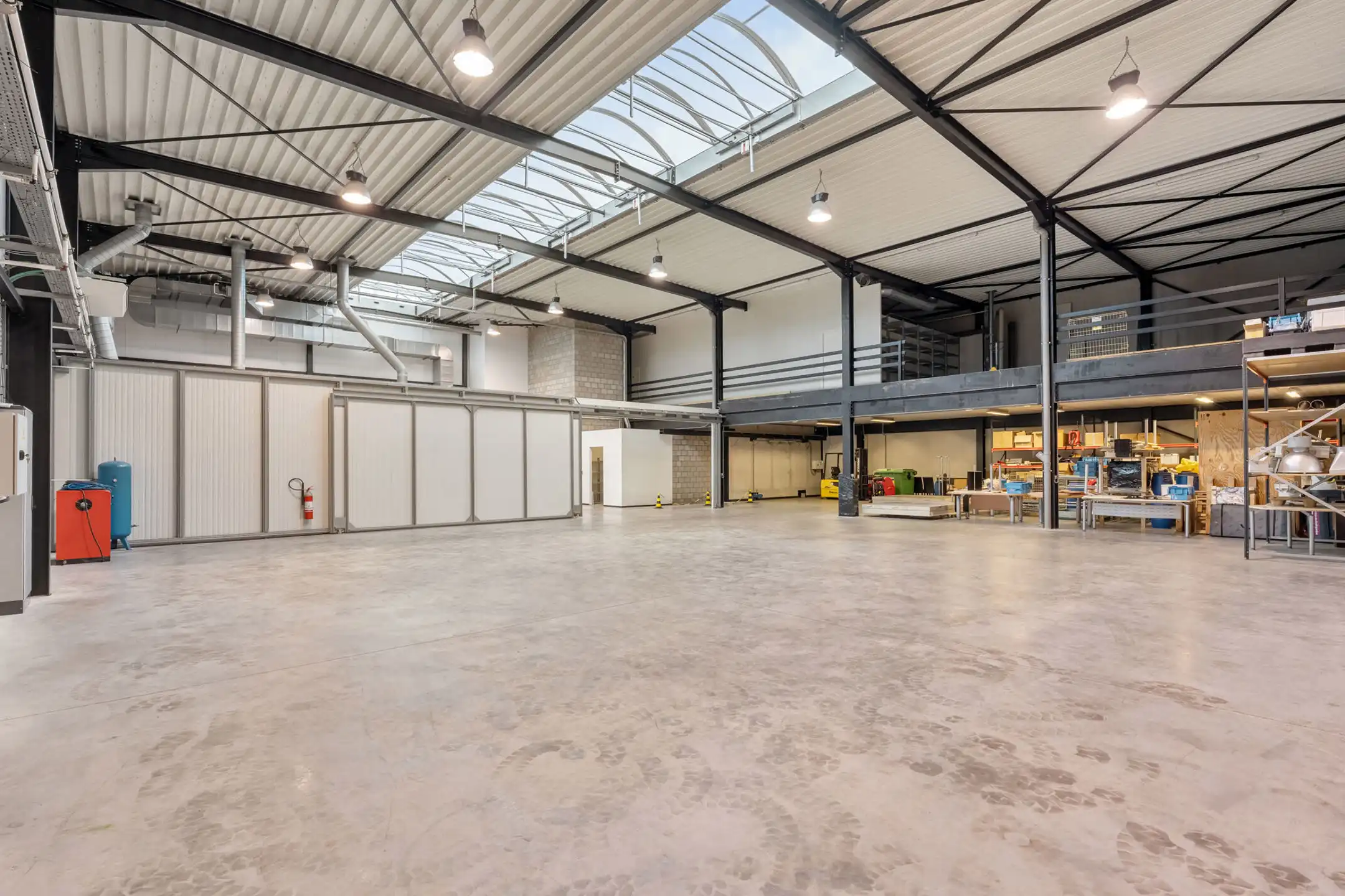 Uitzonderlijk bedrijfsgebouw op Genk-Noord foto 9