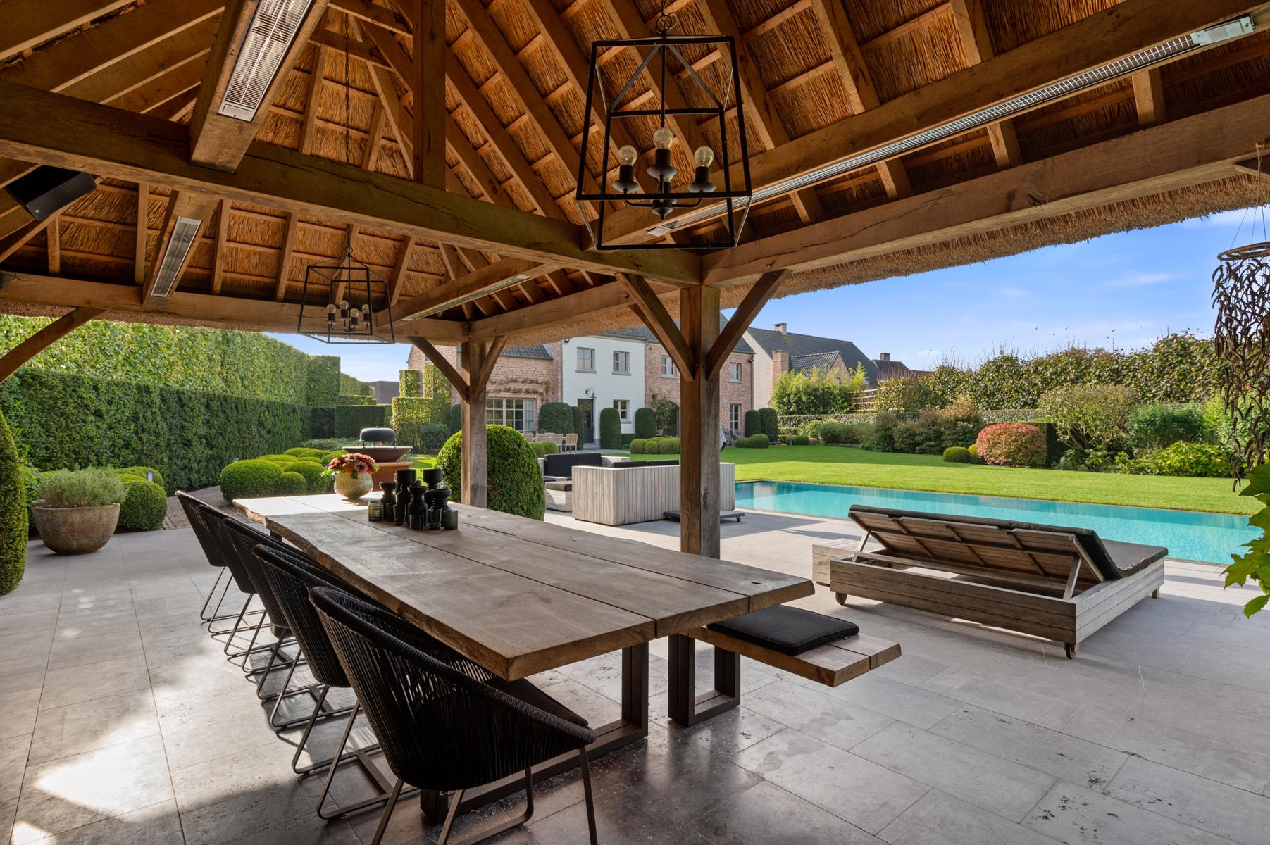 Prachtige instapklare villa met zwembad en poolhouse. foto 37