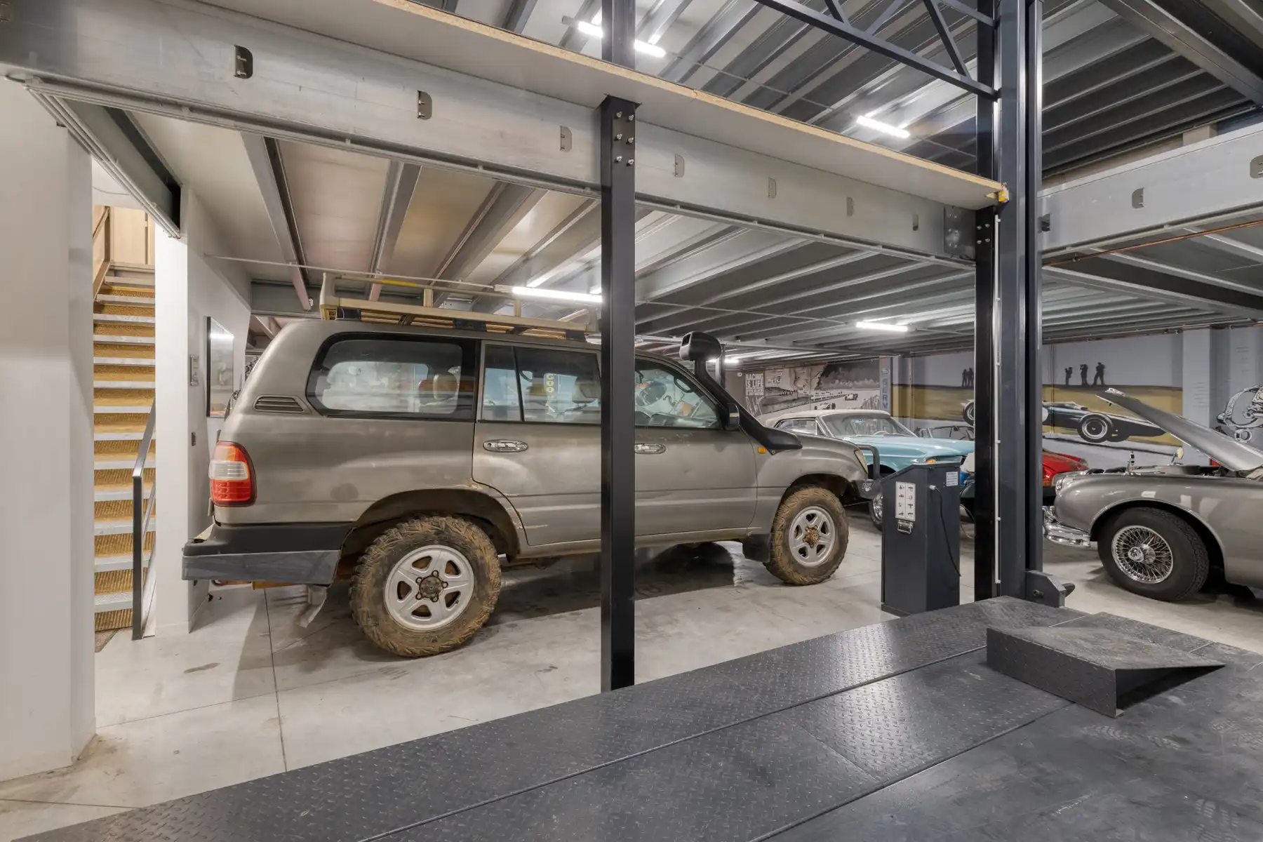 Recent vernieuwde loods met bovenliggend luxe appartement ! foto 6