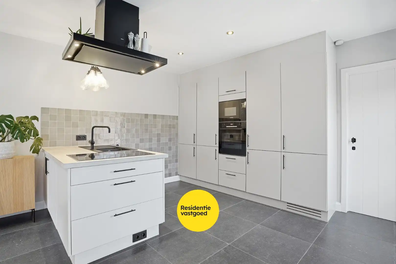 Volledig gerenoveerde alleenstaande woning op toplocatie in Zedelgem foto 8