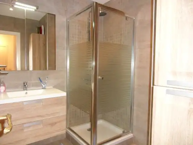 In centrum gelegen APPARTEMENT met 2 slaapkamers, mooie living, ruime kelder foto 12