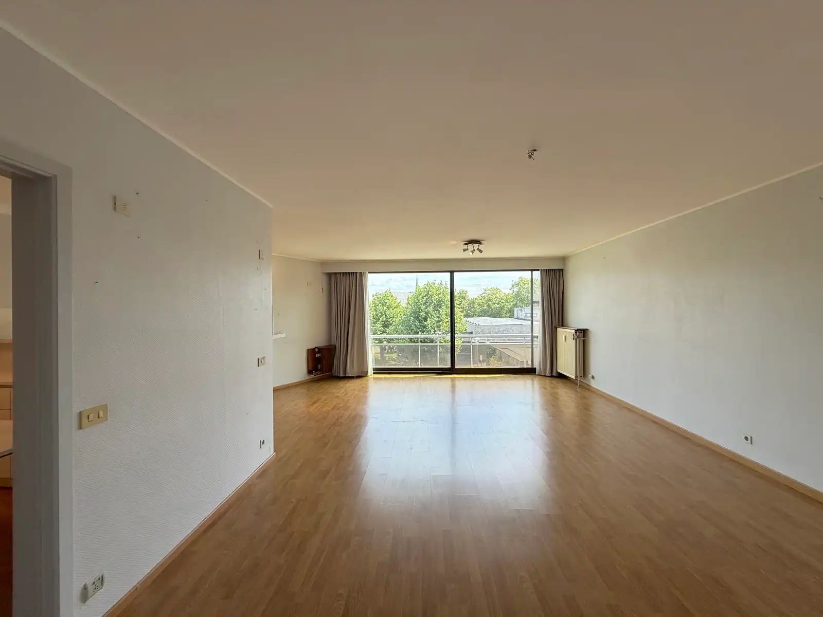 Ruim appartement met 3 slpks in centrum Sint-Kruis foto 4