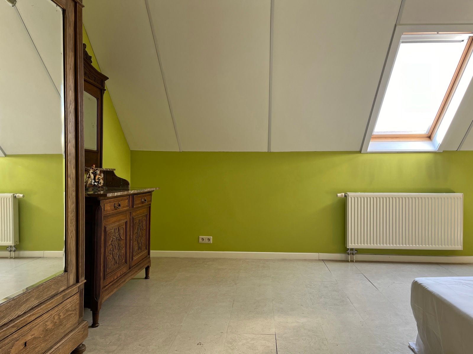 grote woning met mooie tuin foto 20