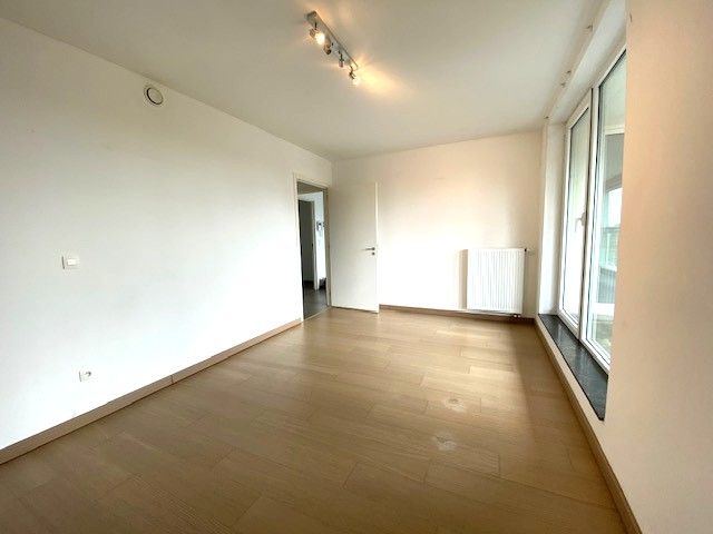 Topligging 1 slpka appartement + terras + autostaanplaats centrum Geel foto 13