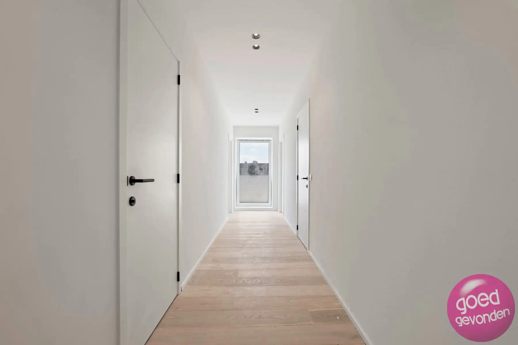 NIEUW APP - 1of2 SLK - TERRAS - KELDER - CENTRUM - GEEN BTW foto 2