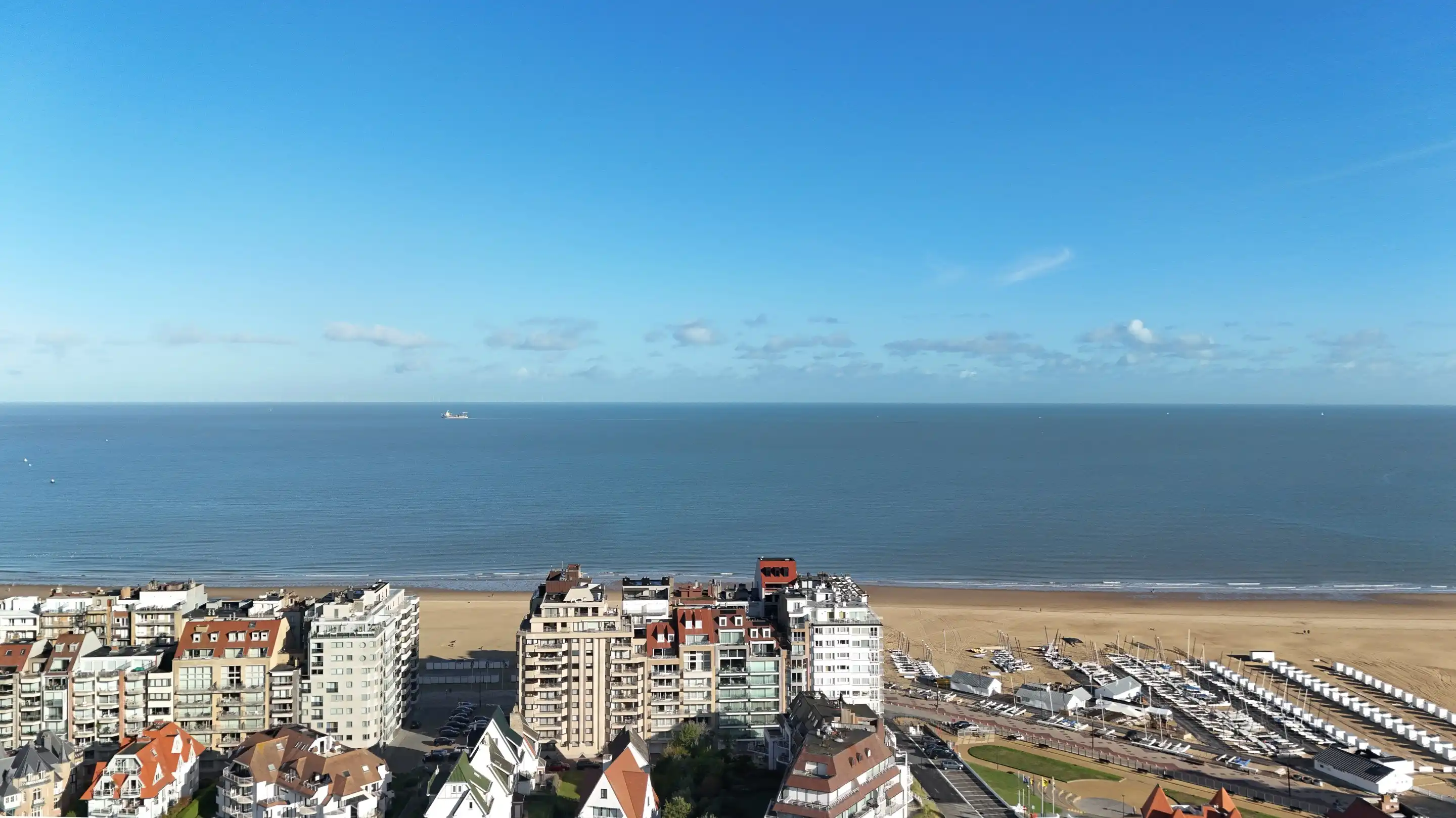 Unieke bouwgrond met vergunde plannen voor exclusieve villa foto 9