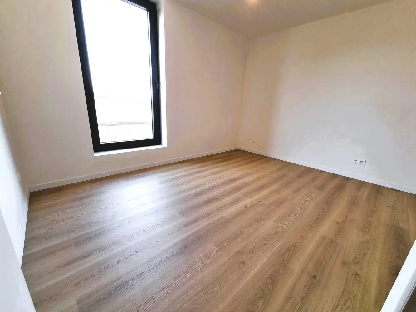 Prachtig, volledig afgewerkte nieuwbouw woning. Rustige ligging. foto 7